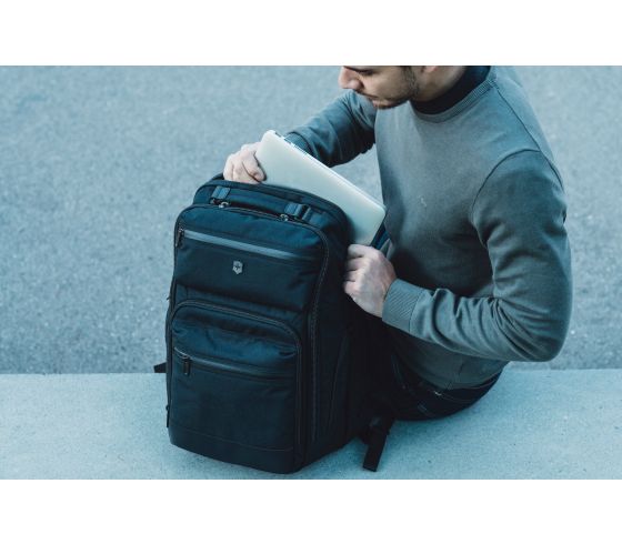 victorinox rath slim backpack